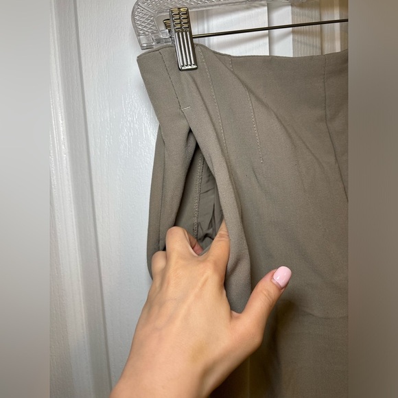 Dynamite - Office Wear Business Casual Khaki/Grey Women's Chinos Pants in Size 8 - Picture 4 of 6